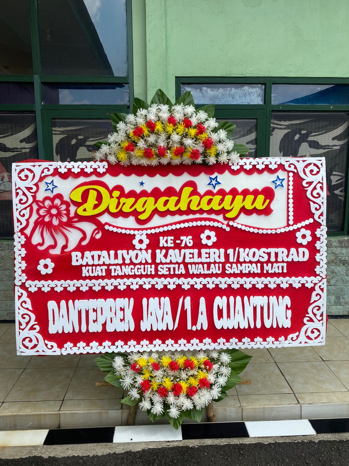 Bunga Papan Dirgahayu Kostrad Red