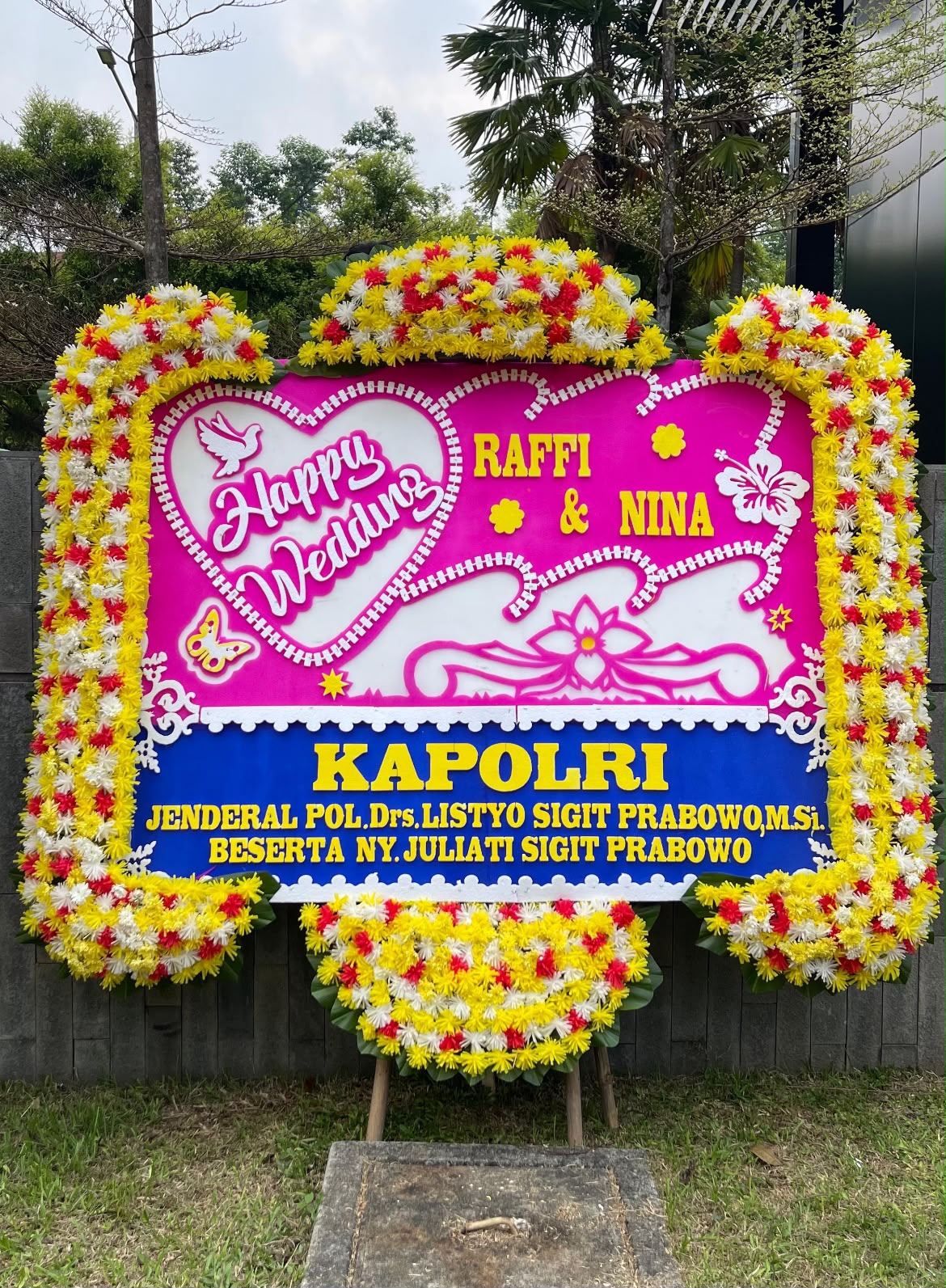 Bunga Papan Happy Wedding Kapolri Luxury